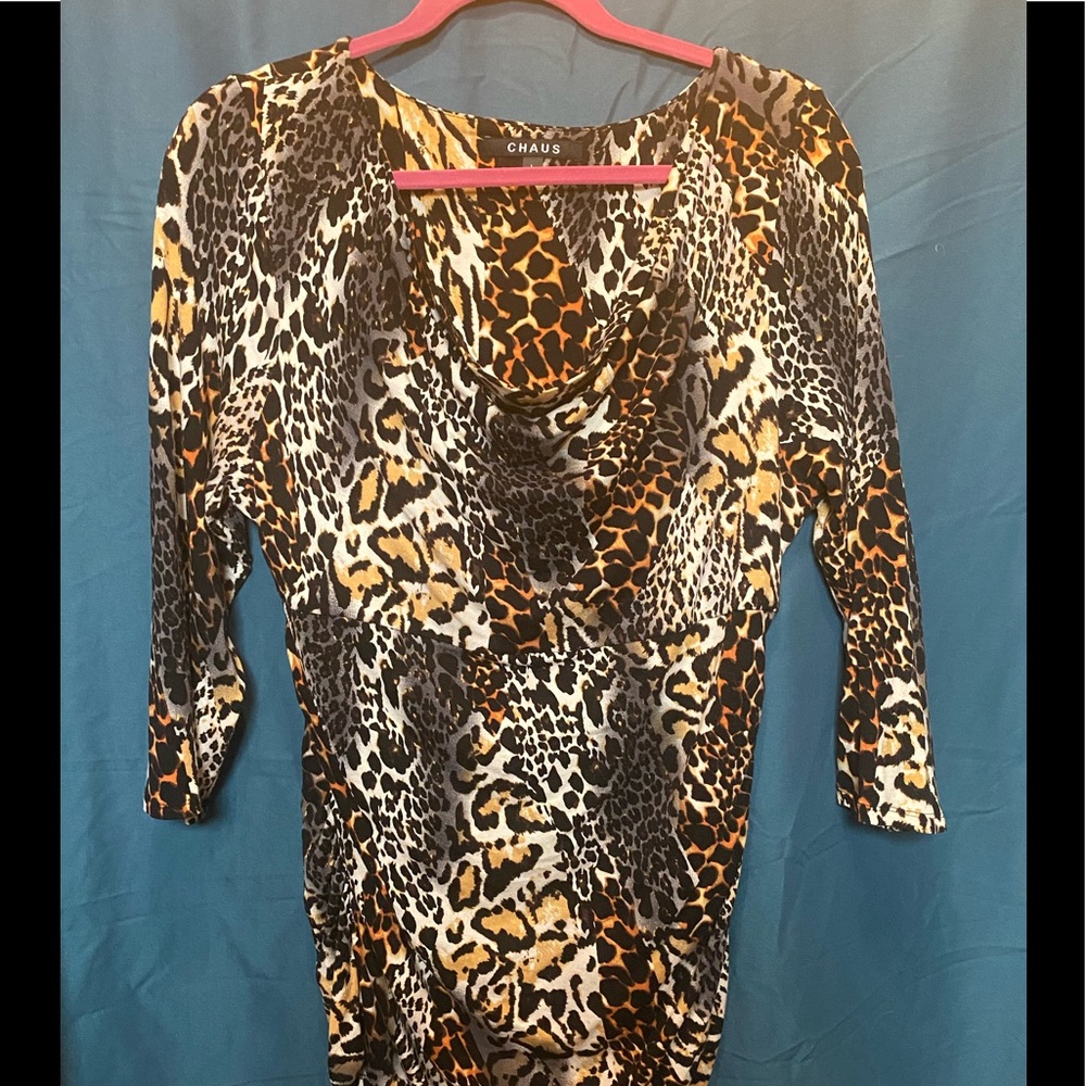 🌺 Claus Animal Print Top 🌺